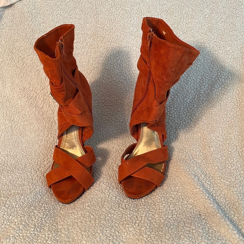 Size 7 orange heels